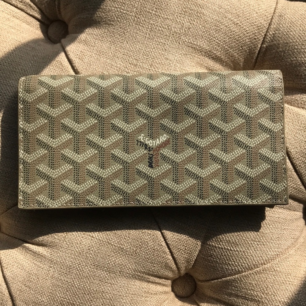Wallet Chevron Grey